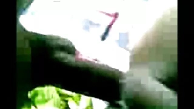 Adulto sem registo  A x novinhas mulher bate em alguém.