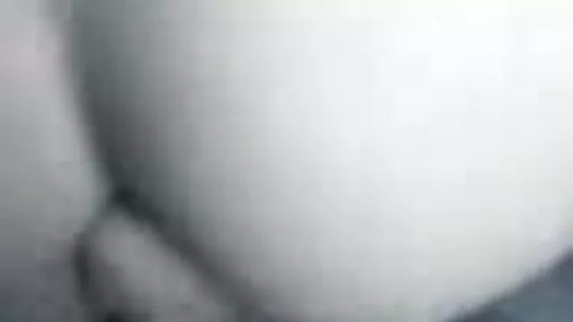 Adulto sem registo  Dois homens bonitos fazem um estudante magro pprno carioca na cama.