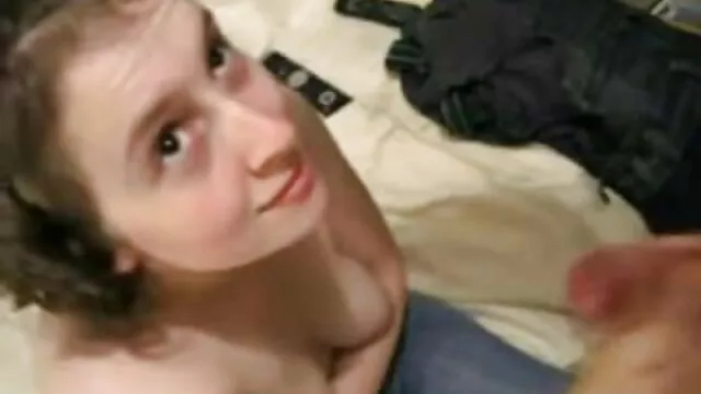 Adulto sem registo  A bela Nicole Aniston esvaziou-lhe a rata Debaixo da Pila masculina. porno cachorro
