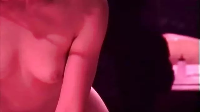 Adulto sem registo  Uma grande porno escola pila puxou uma cabra vermelha