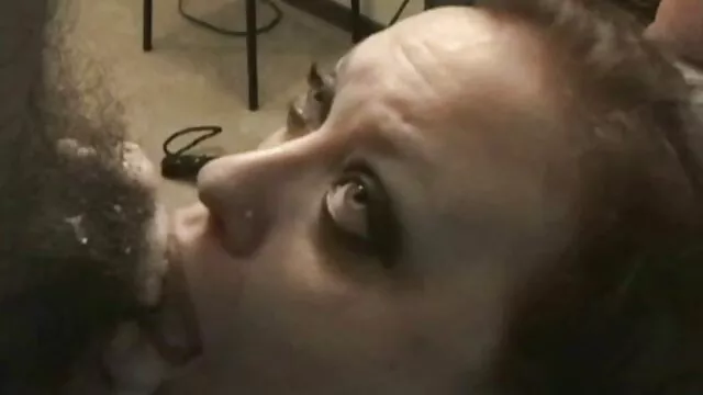 Adulto sem registo  O Aero fez um porno pesado buraco careca depois da língua e agarrou-lhe no peito.