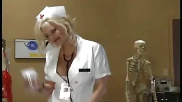 Adulto sem registo  Masturbar-me através de um buraco de meia-calça com um eli tetona vibrador