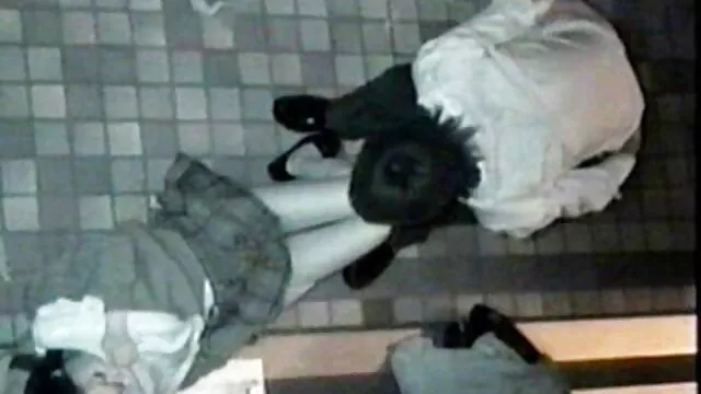 Adulto sem registo  Jovem vê video amador sexo jovem