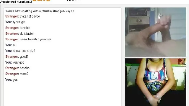 Adulto sem registo  Rapariga a tomar banho de videos ponor manhã