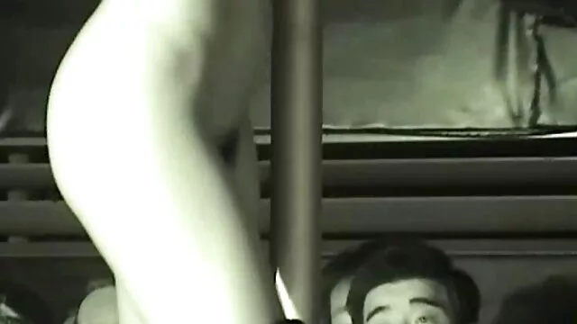 Adulto sem registo  Baixa-te que a rapariga tem video pornl uma saia