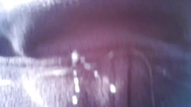 Adulto sem registo  Miúda no chuveiro a brincar com o samba pornô grátis vibrador