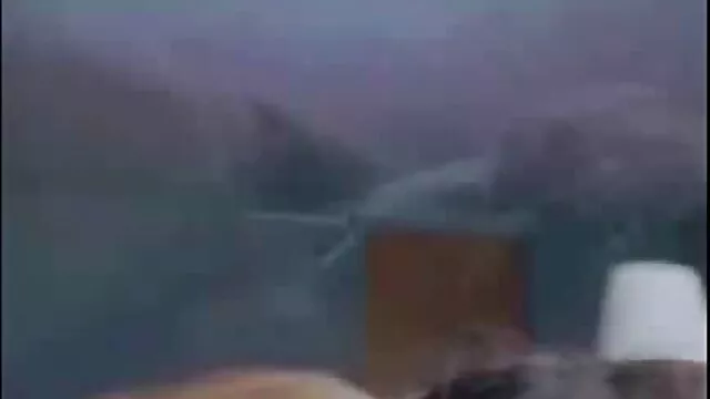 Adulto sem registo  Um xvideos vibrador drone a voar com a câmara mostrou uma vista mostrada no telhado de um edifício alto.