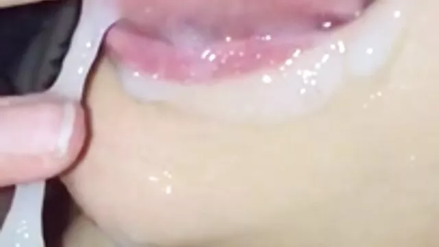 Adulto sem registo  O rapaz não presta e faz tatuagens ao homem. filme pornô de gretchen