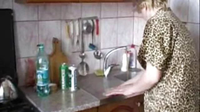 Adulto sem registo  Rosas lindas junto à piscina e cara de água com esperma xvideos menor